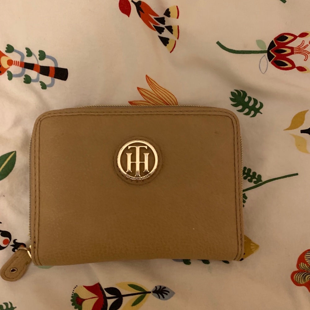 small Tommy Hilfiger wallet